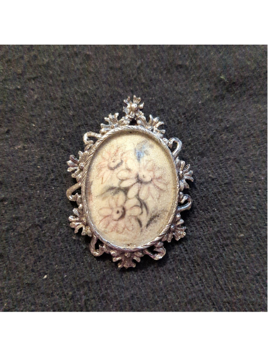 Vintage Jewelry - Vintage Silver Tone Cream Daisy Floral Statement Brooch Pin